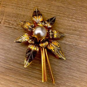 Vintage Damask Flower Faux Pearl Brooch
